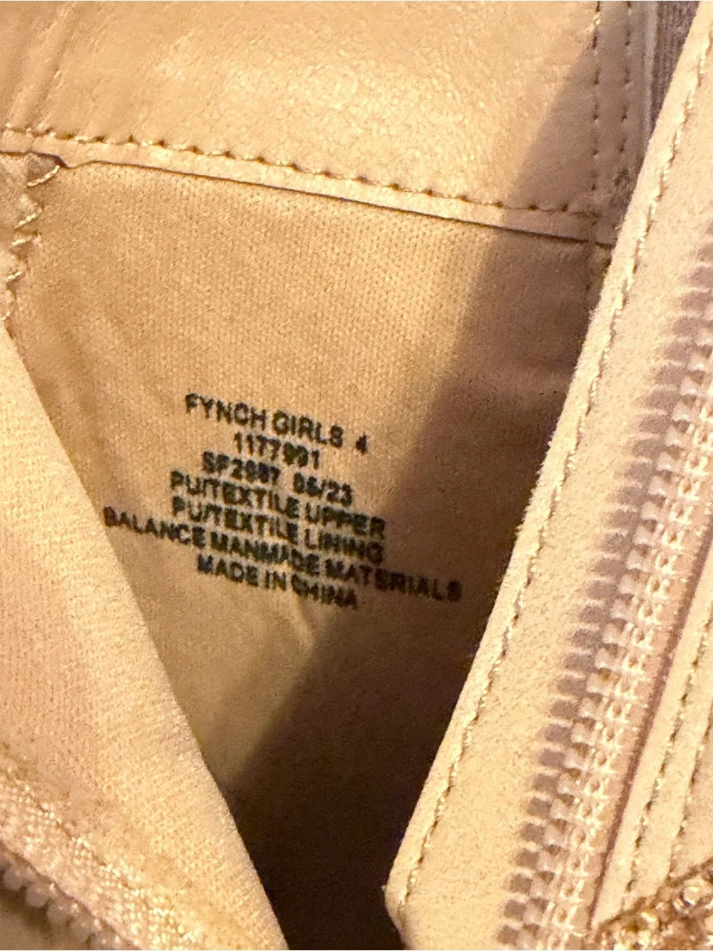 Dolce Vita DV FYNCH Girls Size 4 Beige Gold Glitter Lug Sole Chelsea Boots